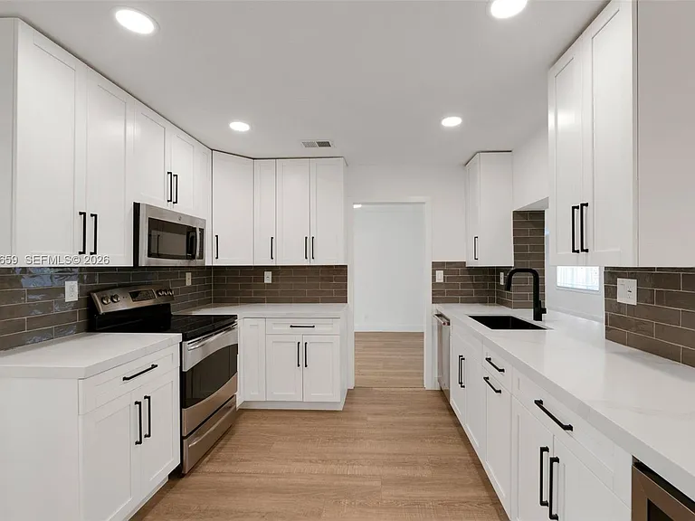 6341 NE 22nd Ave — Photo 3