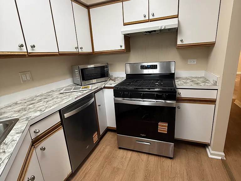 1249 Orleans Dr — Photo 11