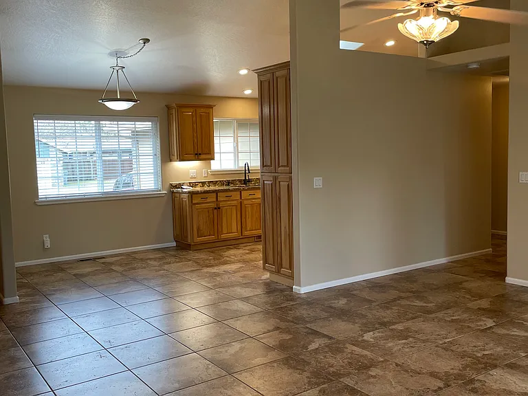 1255 SE Krystin Pl — Photo 2