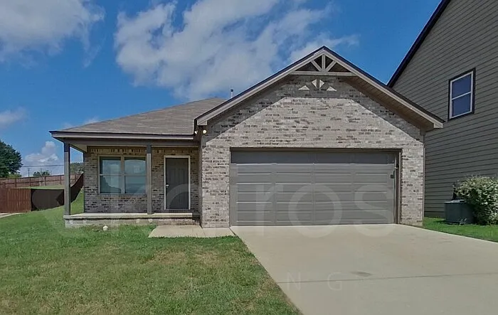 1384 Maxwell Cir — Photo 1