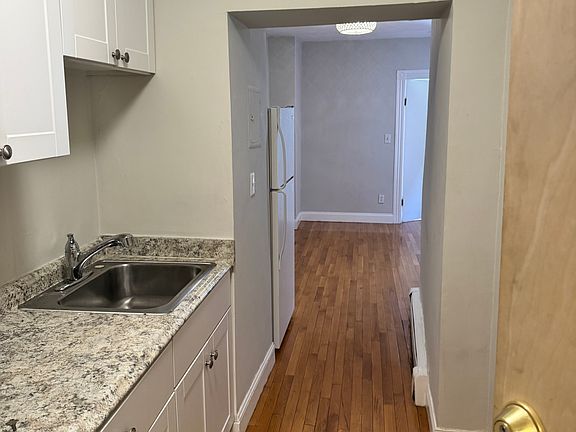 2nd image of 21 Sheafe St APT 5