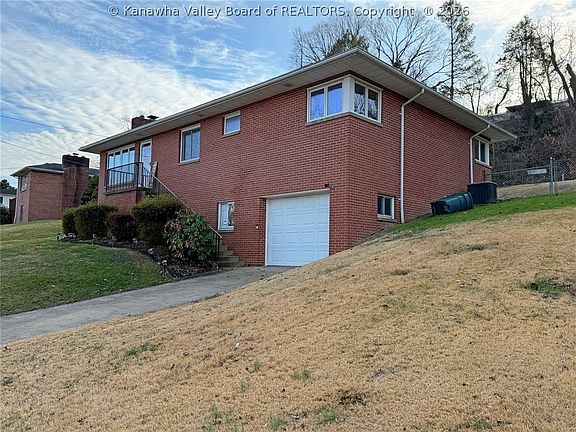 3rd image of 303 Knollwood Dr