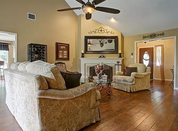 5th image of 2230 Saint Andrew Dr