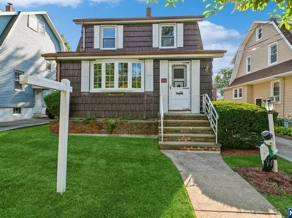 110 Ames Ave, Leonia, NJ 07605
