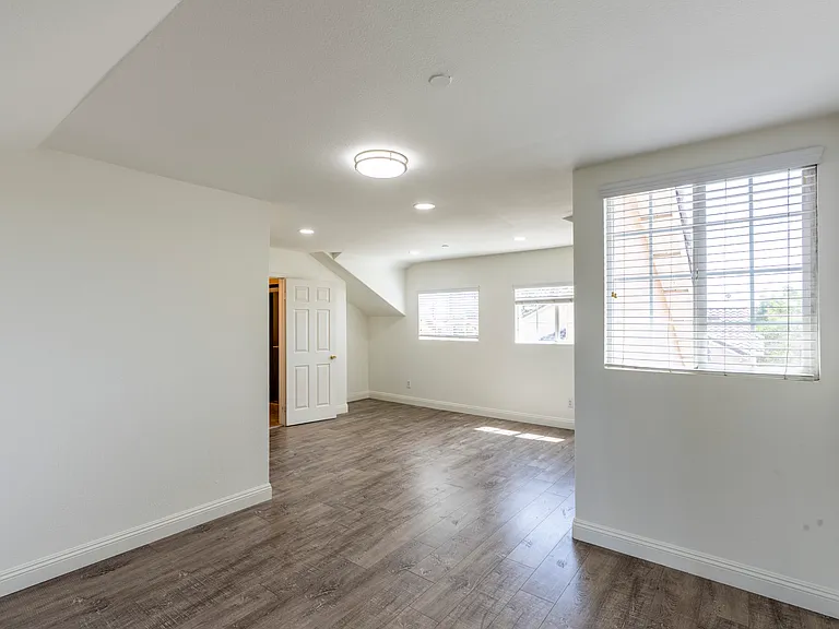 10623 Mona Way — Photo 34