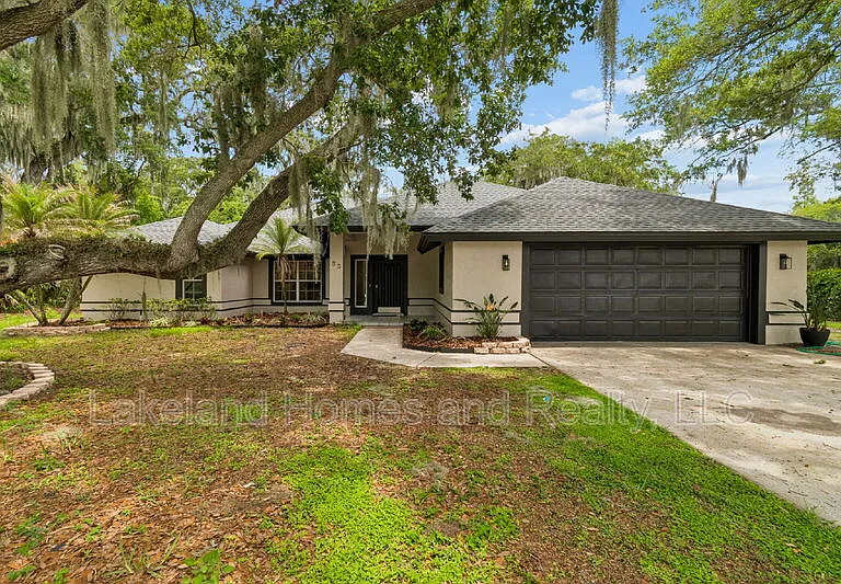 95 Woodside Dr — Photo 2