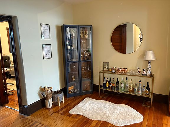 4th image of 21-23 Walnut Ave #1