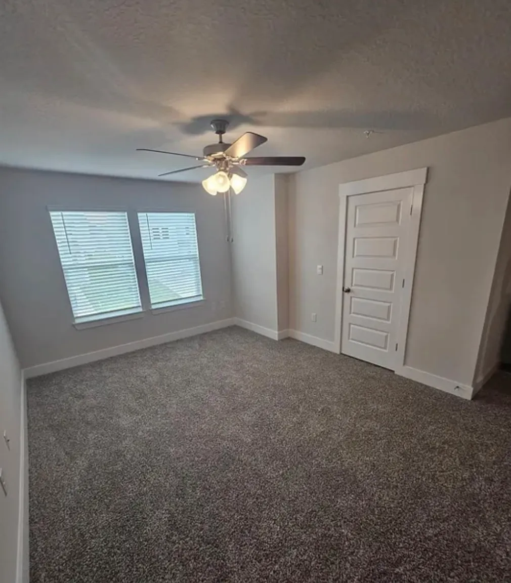 3 bed, 2.5 bath, 1550 sqft, $1,800 — Photo 3