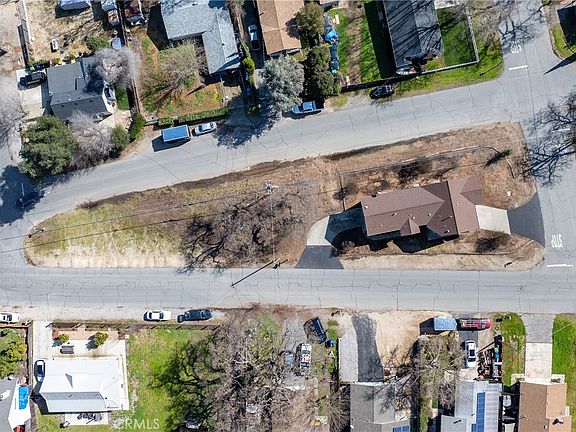 2nd image of 215 Old County Rd