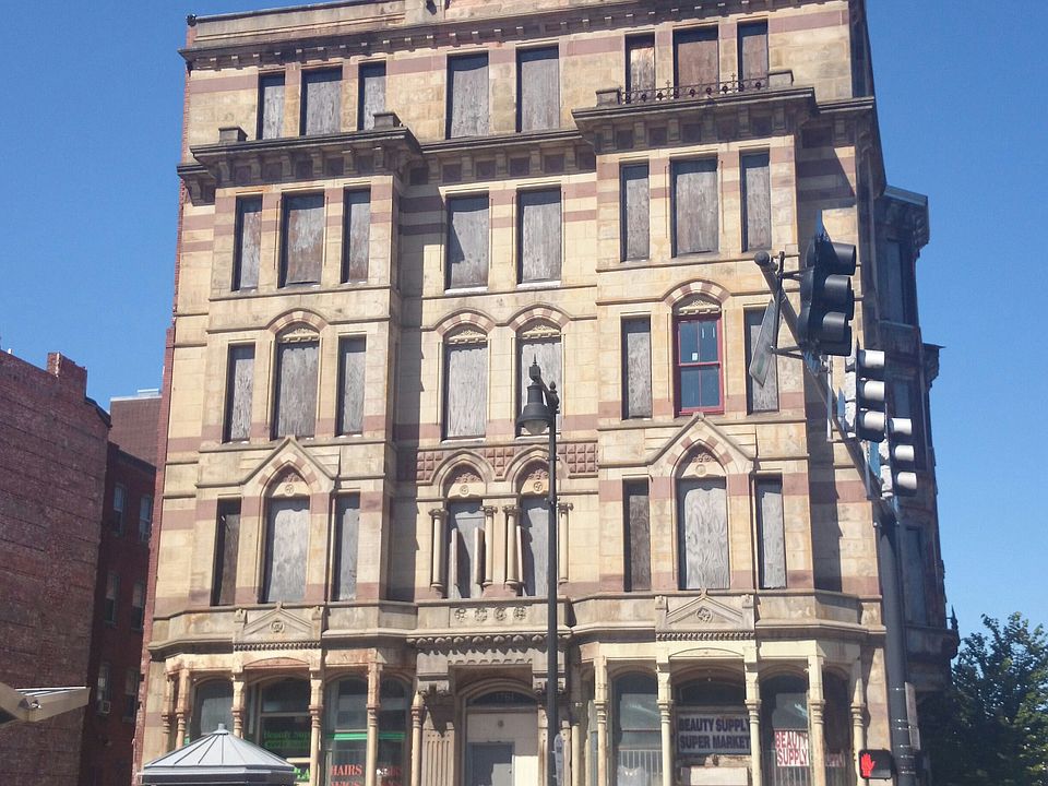 2nd image of 1775 Washington St