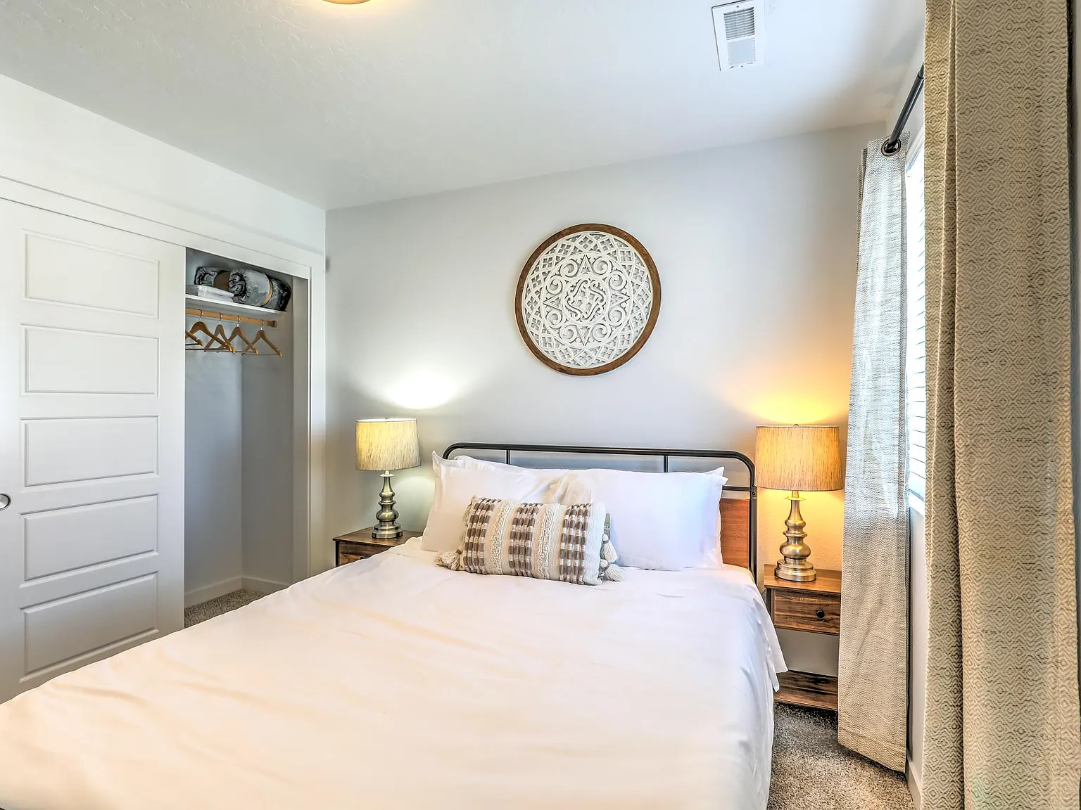 762 E Springloyd St — Photo 4