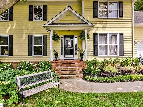 2nd image of 110 Ravenwood Ln