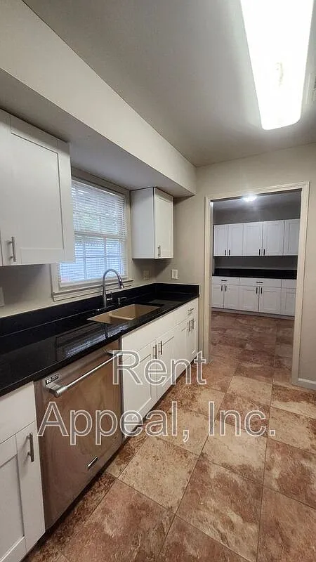 4 bed, 3.0 bath, 3569 sqft, $2,650 — Photo 2