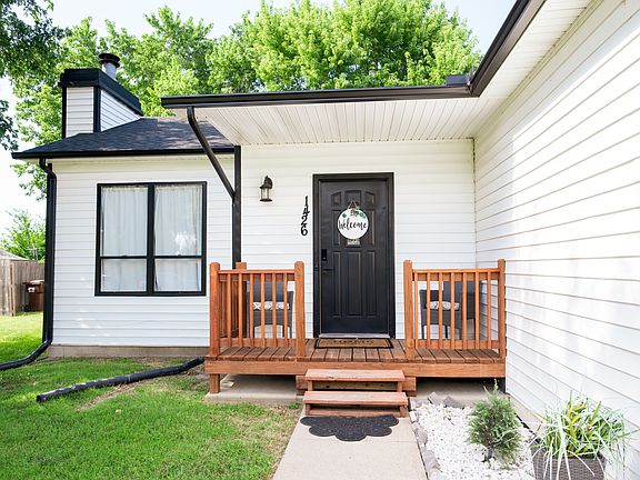 3rd image of 1426 W Nottingham Cir