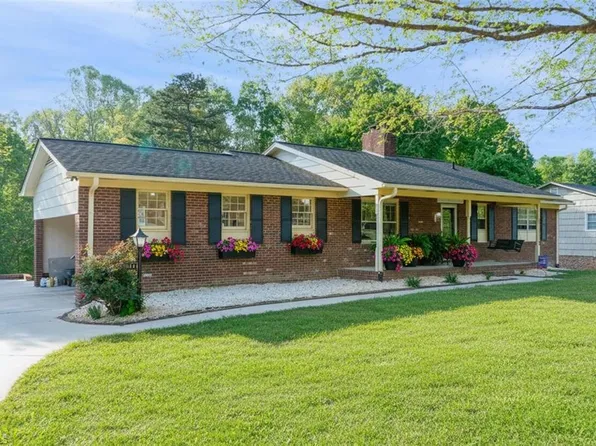 244 Pine Valley Rd, Thomasville, NC 27360
