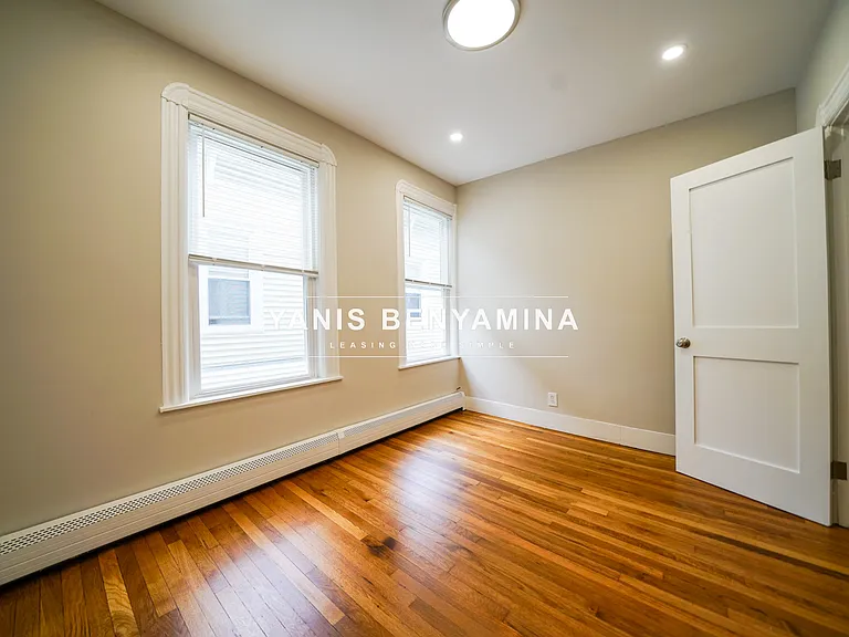 568 Green St #2 — Photo 6