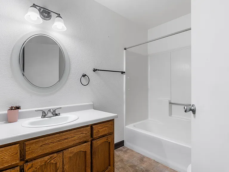273 E Upjohn Ave — Photo 19