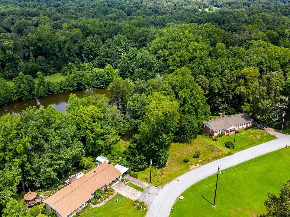 1st image of 7 Dahlgreen Ln