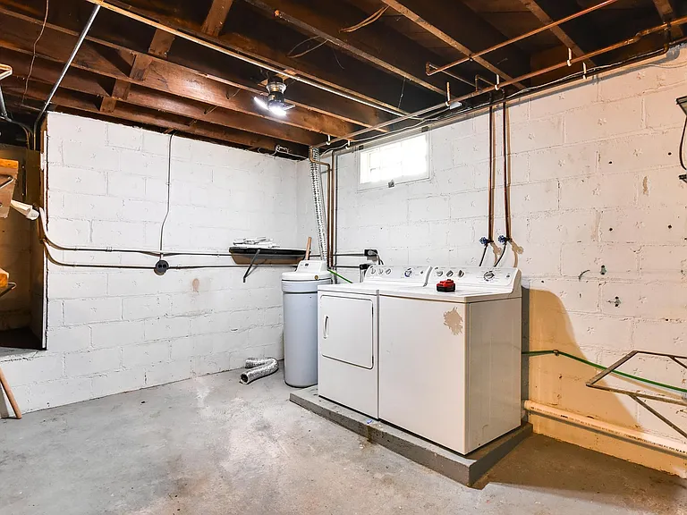 863 S 52nd St — Photo 39
