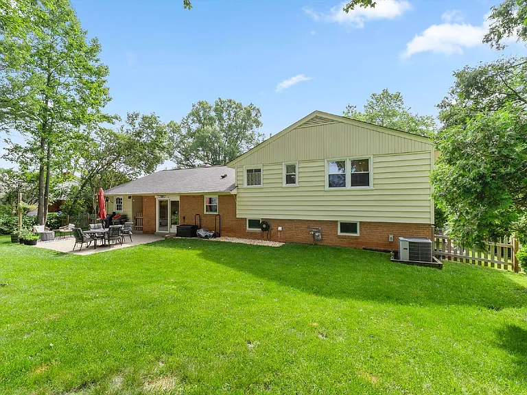 5208 Lindsay St — Photo 31