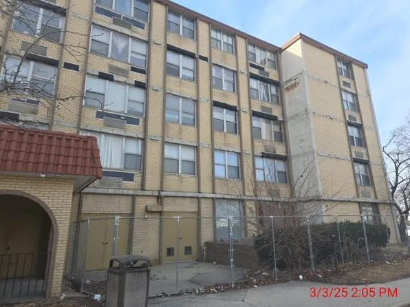 4351 W 76th St APT C1504, Chicago, IL 60652
