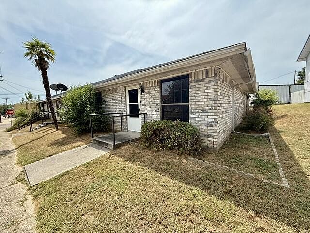 1st image of 309 N Zavalla St
