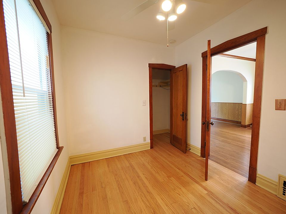 Bedroom 1 secondary view