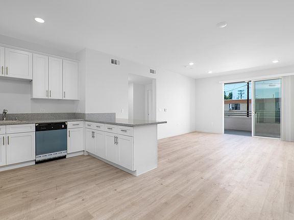 3rd image of 15755 Saticoy St #305