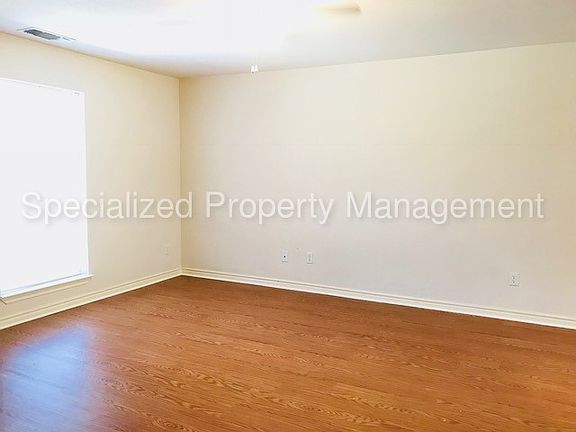 4th image of 4920 Diaz Ave