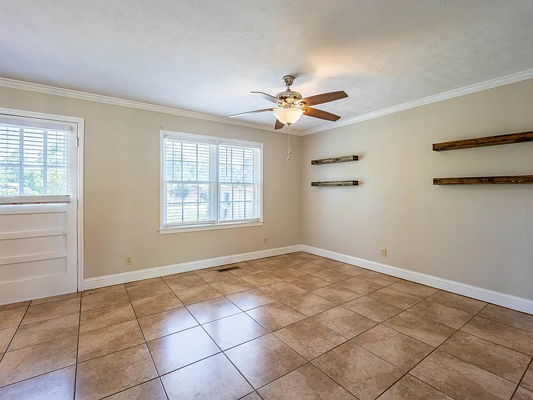 407 Holly Dr — Photo 7