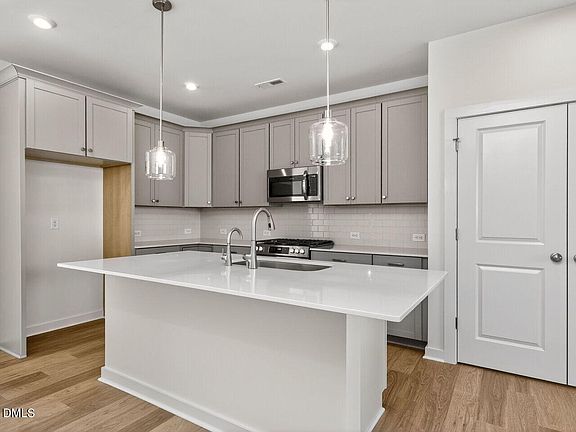4th image of 66 Broadoak Ln