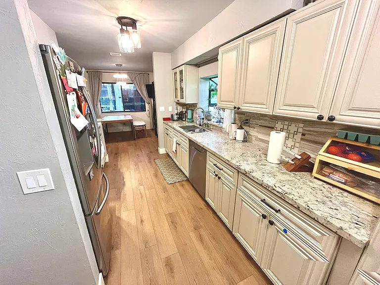 9366 Chelsea Dr N — Photo 2