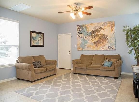 5th image of 904 Alamo Plaza Dr