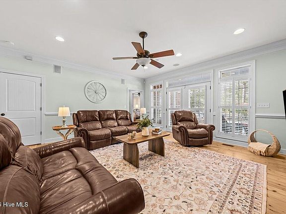 3rd image of 105 Pine Ledge Road
