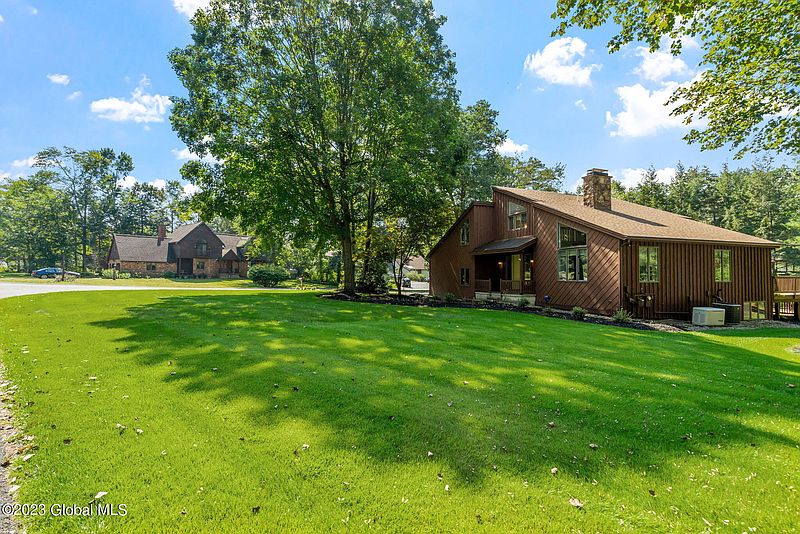 3rd image of 217 W Bentwood Court
