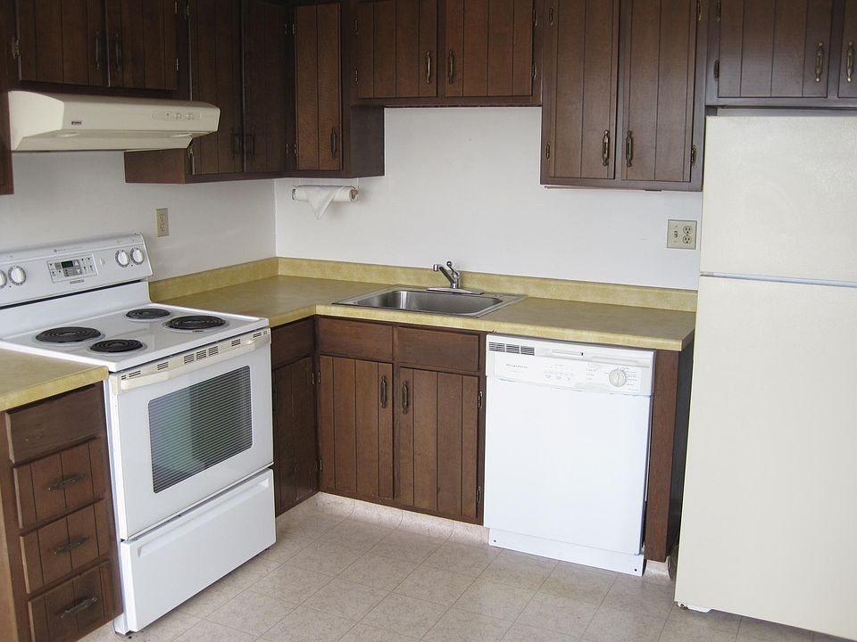 Eat In Kitchen with electric stove and dishwasher