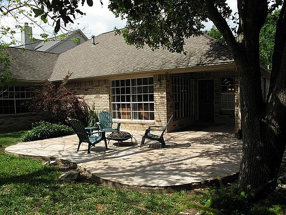 Enjoy your day in this lovely, tranquil back yard