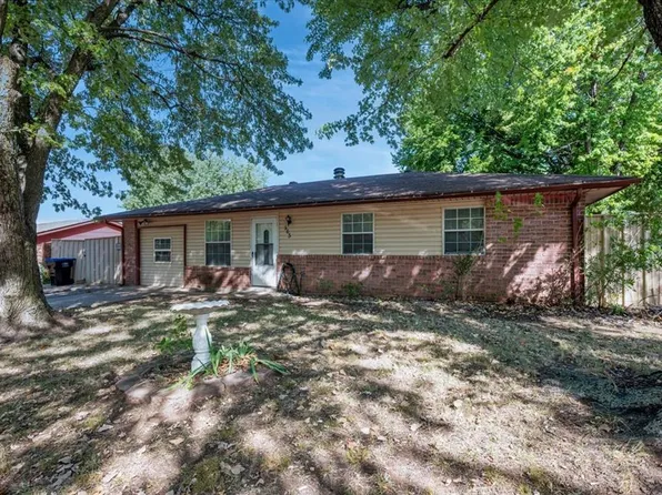 505 Meadowlake Dr, Noble, OK 73068