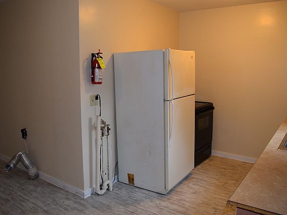 5th image of 320 Pine St APT 1