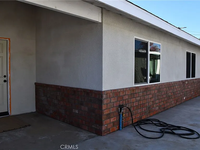 917 W Flora St #917B — Photo 23
