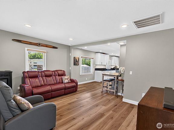5th image of 10520 50th Avenue E