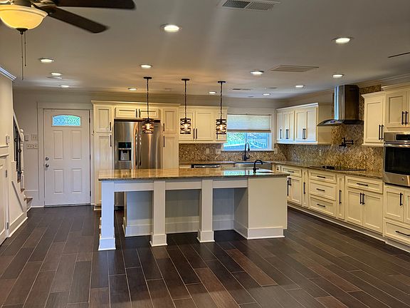 4th image of 538 Country Greens Dr