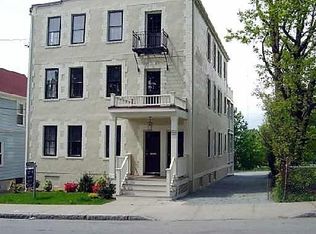 126 Van Zandt Ave APT 2, Newport, RI 02840