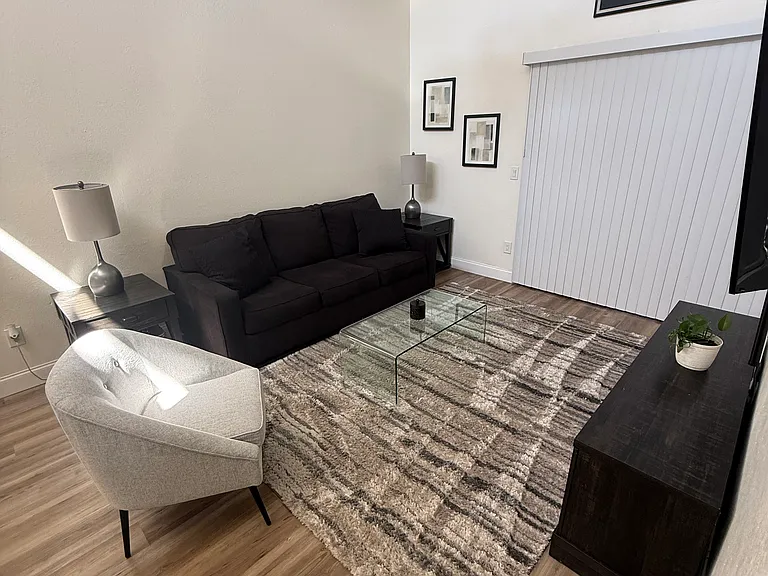 1369 Ellis Trace Dr W — Photo 2