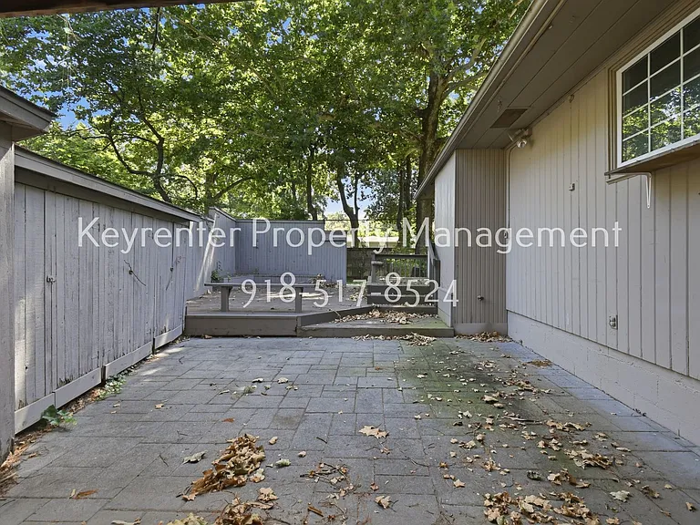 3325 S Yorktown Ave — Photo 19