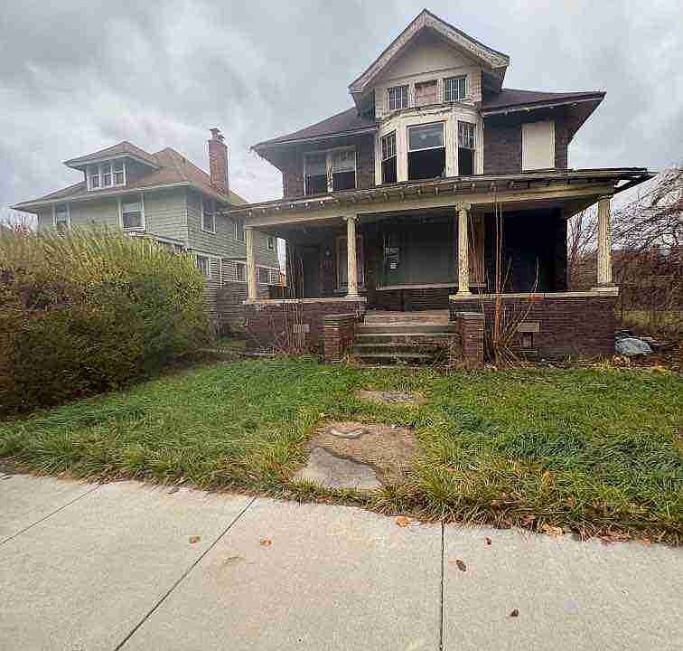 693 W Euclid