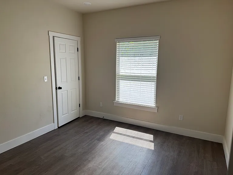411 Pendleton St — Photo 14