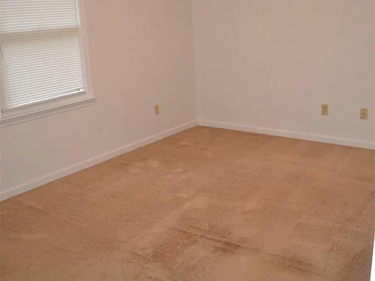 15 Englewood Dr — Photo 23