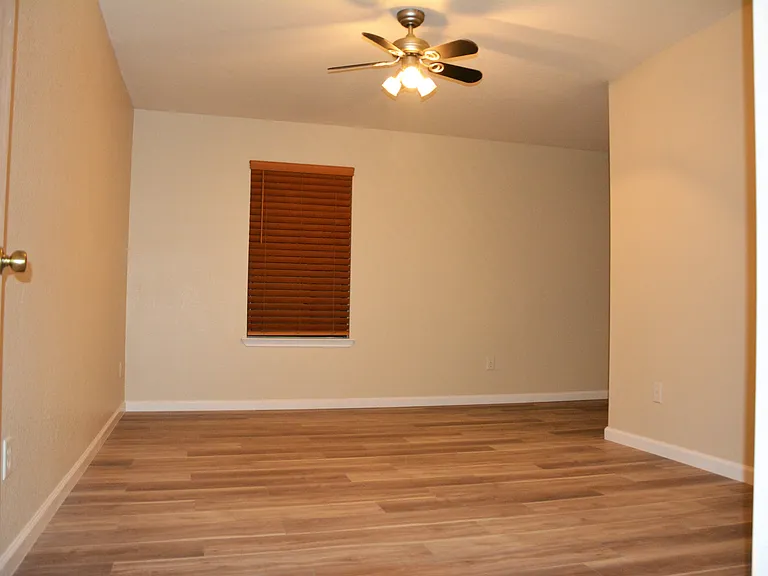 4616 Woodstock Dr — Photo 21