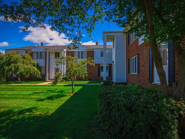 Harlo Apartments — Photo 9